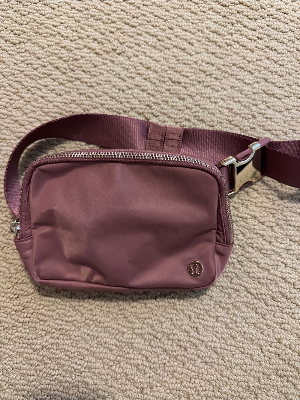 lululemon mauve waist pack